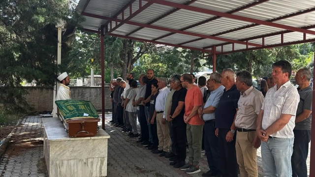 Gazeteci Sözeri'nin annesi son yolcuğuna uğurlandı