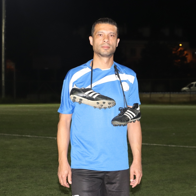 Eskişehir'in en yaşlı amatör futbolcusu 39 yıllık kariyerine veda etti
46 y...