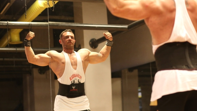 Şampiyonluk için 2 ayda 14 kilo verecek
Manisalı sporcu Mustafa Öyken, Balkan Şampiyonası öncesi 92 kilodan 78 kiloya düşerek zirveye çıkmayı hedefliyor