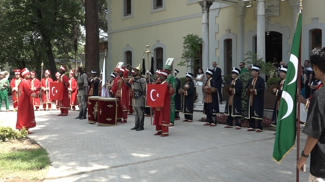 25 ülkeden öğrenciler aynı safta: Mehterle kültür köprüsü kurdular