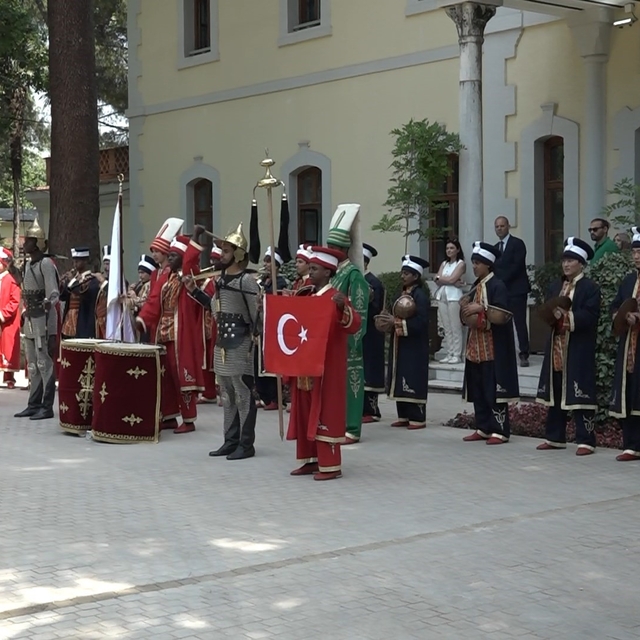 25 ülkeden öğrenciler aynı safta: Mehterle kültür köprüsü kurdular
