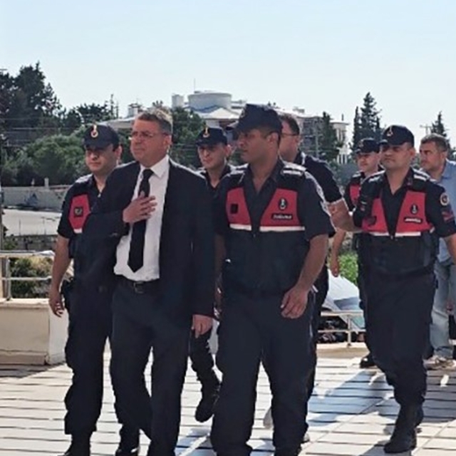 Silifke Belediyesi'ne yönelik operasyonda gözaltına alınan 19 şüpheli adliy...