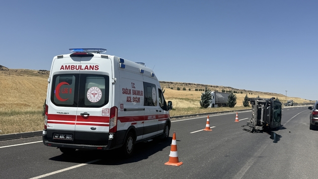 Diyarbakır'da otomobil ile hafif ticari araç çarpıştı: 7 yaralı