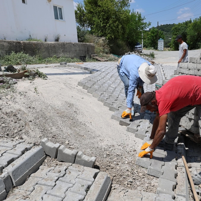 Şehzadeler'de 20 bin metrekare kilit parke taşı döşenecek
