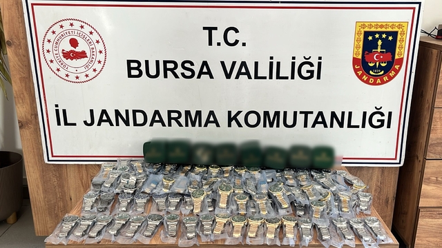İnegöl'de 'Rolex' operasyonu
2.5 milyon TL değerinde kaçak saat ele geçirildi