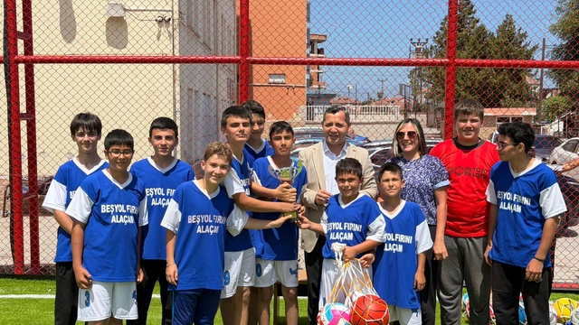 Alaçam'da ortaokullar arası futbol turnuvası tamamladı