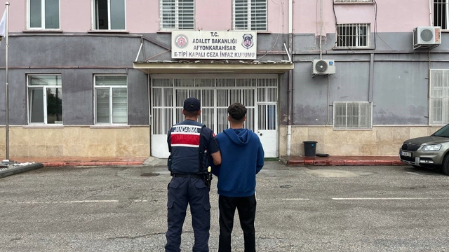 Jandarma çeşitli suçlardan aranan 40 kişiyi yakaladı