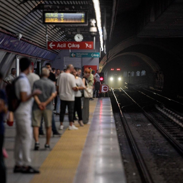 İzmir'de kablo hırsızlığı girişimi metro seferlerini aksattı