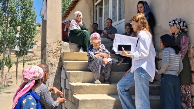 Yüksekova'da çiftçilere yönelik sağlık taraması ve brusella eğitimi verildi