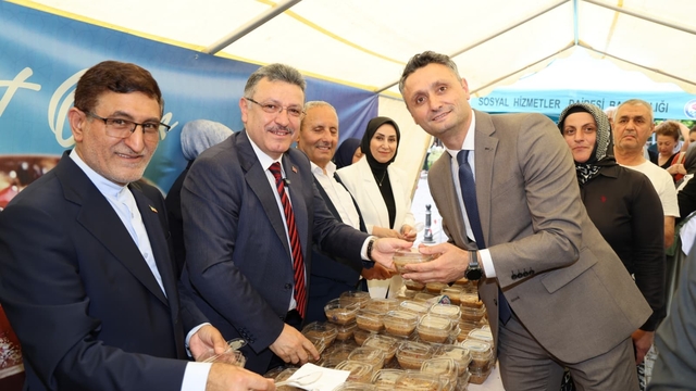 Trabzonlular'a Büyükşehir Belediyesi'nden aşure ikramı