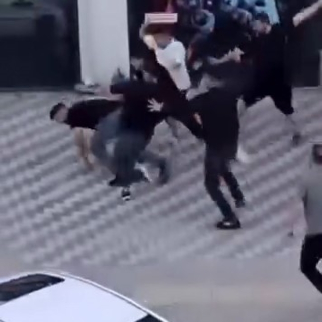 Kemer ve ıstakalarla birbirlerine saldırdılar