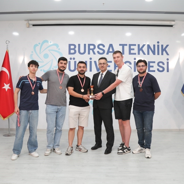 12. Rektörlük ve Gençlik Kupası'nda ödüller sahiplerini buldu