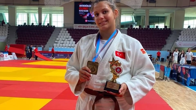 Salihlili Hira Kılkış Türkiye Şampiyonu oldu