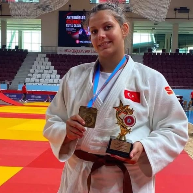 Salihlili Hira Kılkış Türkiye Şampiyonu oldu