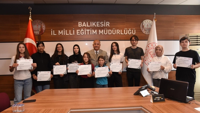 Balıkesir'de başarılı öğrenciler ödüllendirildi