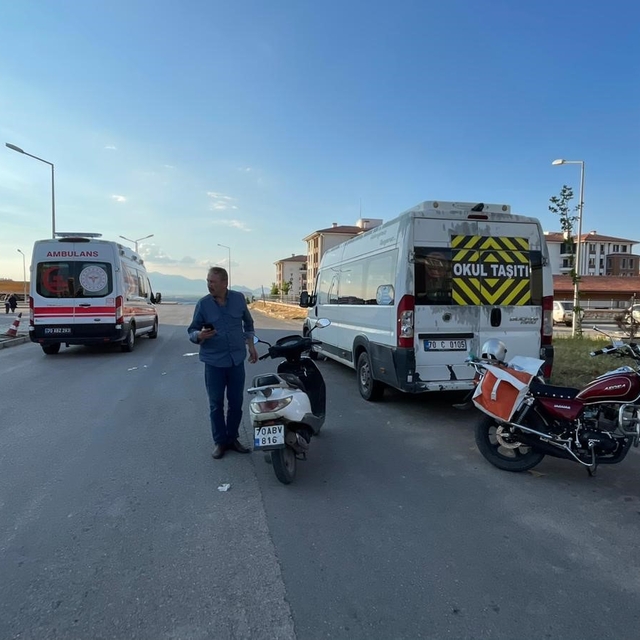 Karaman'da minibüse çarpan motosikletin sürücüsü yaralandı