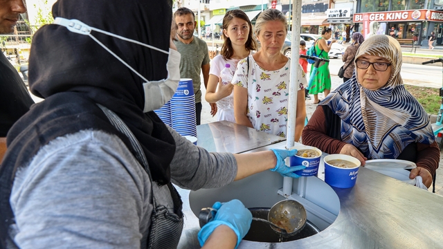 Antalya'da 19 ilçede aşure dağıtımı gerçekleştirilecek