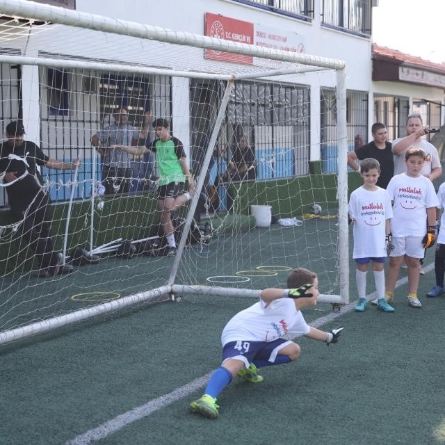 Merkezefendi Yaz Spor Okullarında kaleci eğitimleri başlıyor
