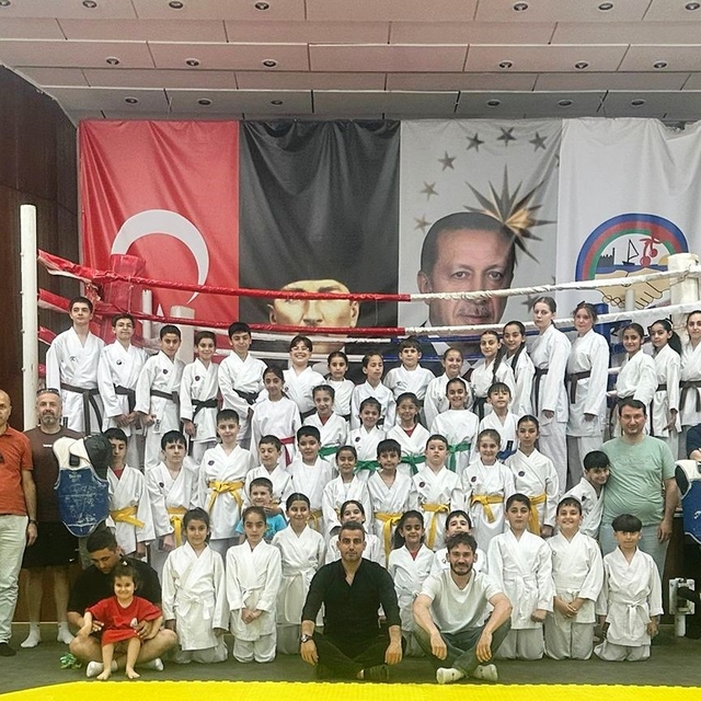 Körfez'de 45 karateci bir üst kuşağa terfi etti