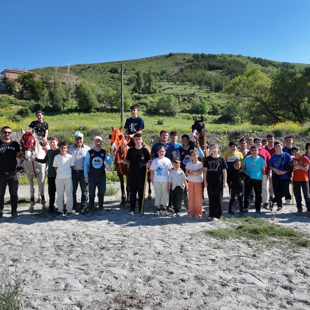 Bayburt'ta DENEYAP öğrencileri atlı spor kulübünü ziyaret etti
