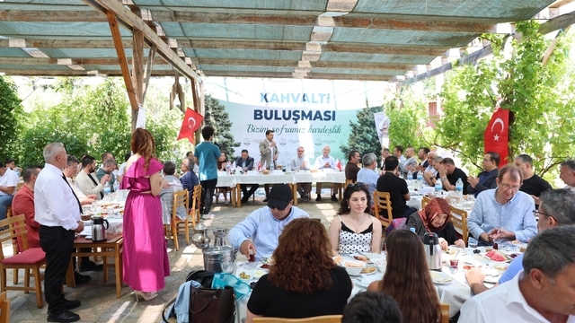 İzmir'de Kahramanmaraşlılar kahvaltı programında bir araya geldi
