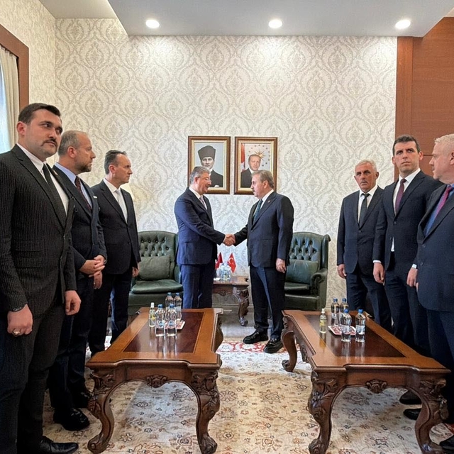 Destici: ABD-İran görüşmeleri pamuk ipliğine bağlı