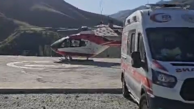 Van'da kalp krizi geçiren hasta helikopter ambulansla hastaneye sevk edildi