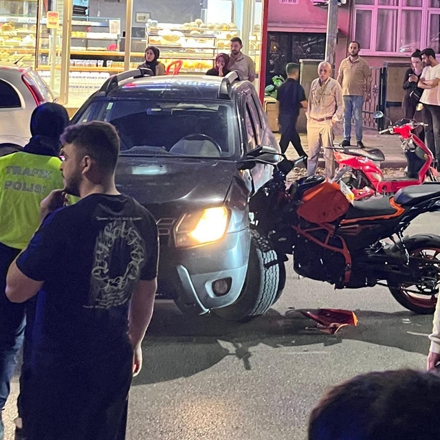 Bursa'da otomobille çarpışan motosikletin sürücüsü yaralandı