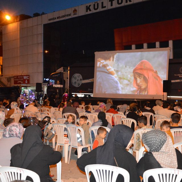 Havza'da açık hava konseri ve sinema gösterimi yapıldı