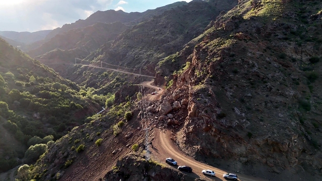 İki mahalleyi bağlayan yol kapandı, mahalleli tepki gösterdi