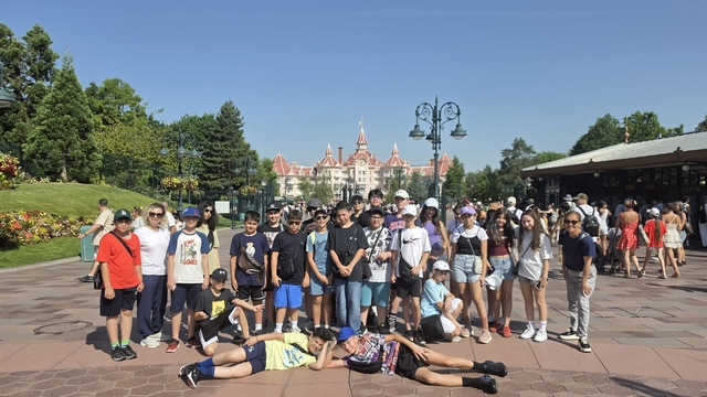 GKV'li öğrenciler Disneyland Paris'te