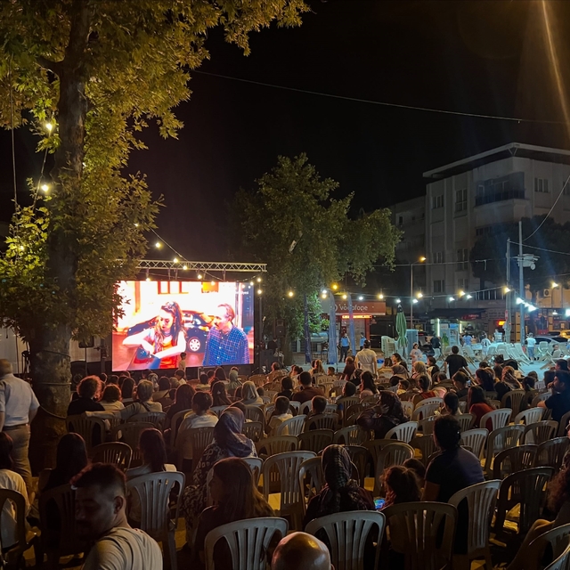 Buharkentliler açık hava sinemasında buluştu