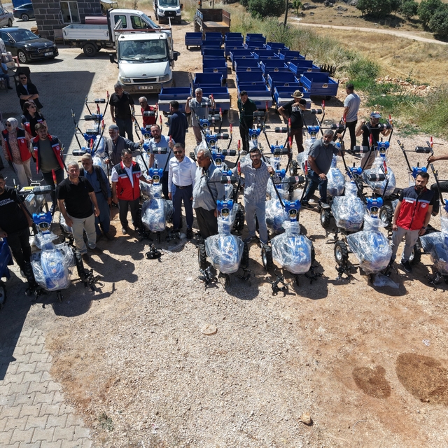 Diyarbakır'da çiftçilere tarım aletleri dağıtıldı