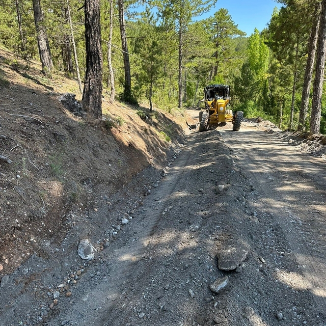 Çameli Yaylapınar Mahallesi'nde asfalt öncesi hazırlıklar devam ediyor