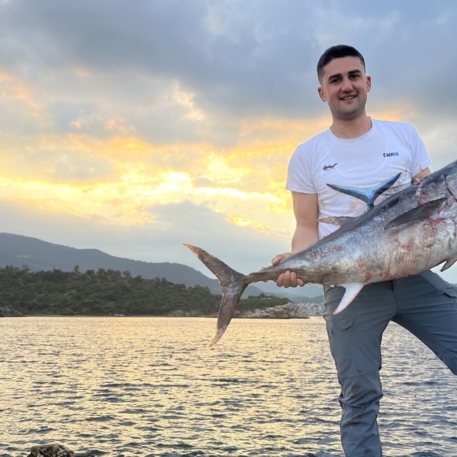 İzmir'de inanılmaz av: Kıyıdan dev orkinos yakaladılar, o anlar kamerada
İz...