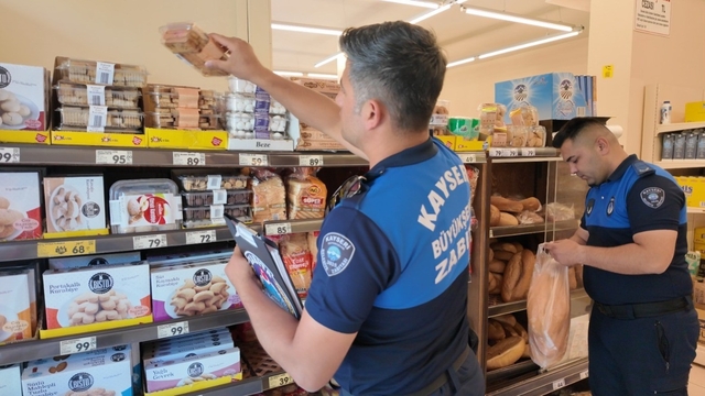 Kayseri zabıtasından zincir marketlere denetim