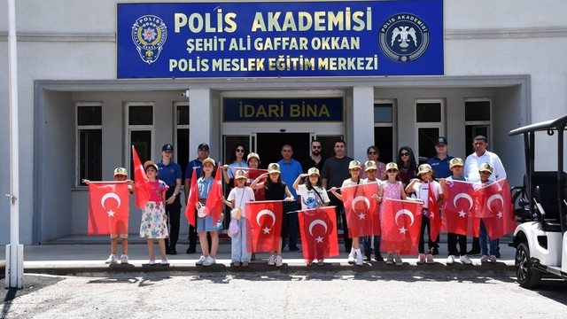 "Gaffar Amcayla El Ele" Projesiyle çocuklar polislik mesleğini yakından tanıyor