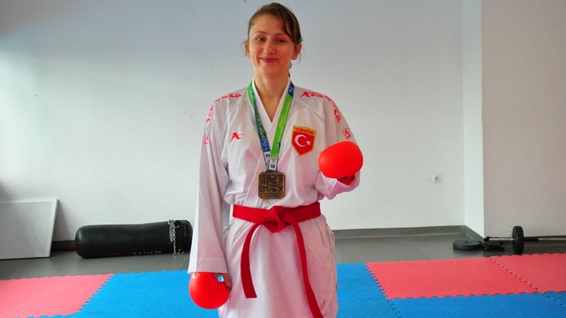 Dünya şampiyonu karatecinin azim dolu yaşam öyküsü