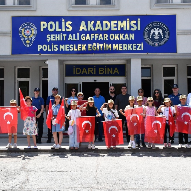 "Gaffar Amcayla El Ele" Projesiyle çocuklar polislik mesleğini yakından tan...