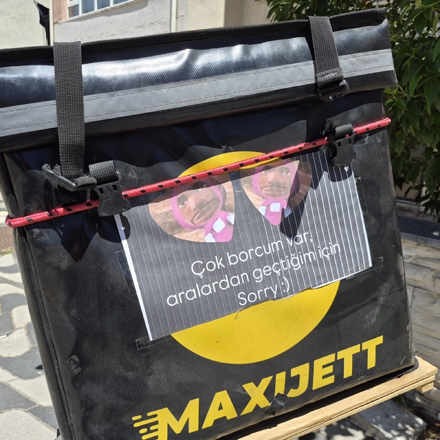 Motokuryeden gülümseten ve düşündüren uyarı: "Çok borcum var, sorry"
Borç y...