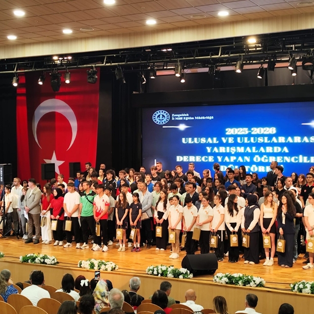 Mollabey Ortaokulu öğrencilerine Türkiye dereceleri için ödül