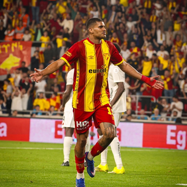 Göztepe'de Jeh Partizan'la anlaştı