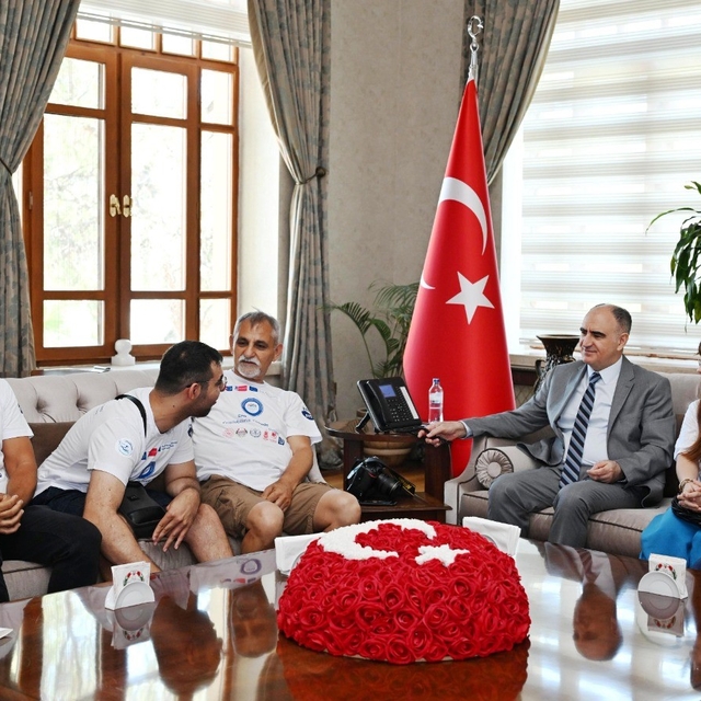 Manisalı engelli yüzücüler Macaristan yolcusu