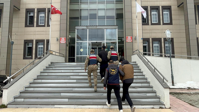 Bitlis'te 'göçmen kaçakçılığı'na 19 tutuklama