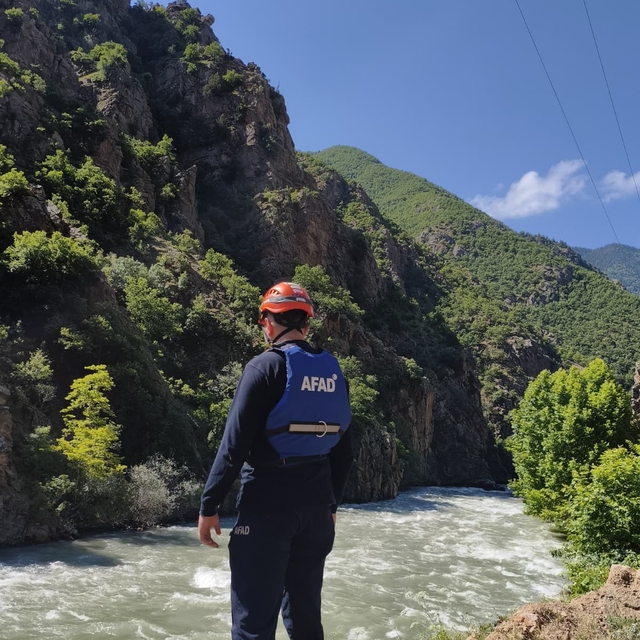 Kayıp baba ve oğlu arama çalışmaları 9. gününde sürüyor