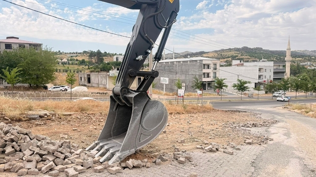 Çermik'te yol yapımı gecikti başkan özür diledi