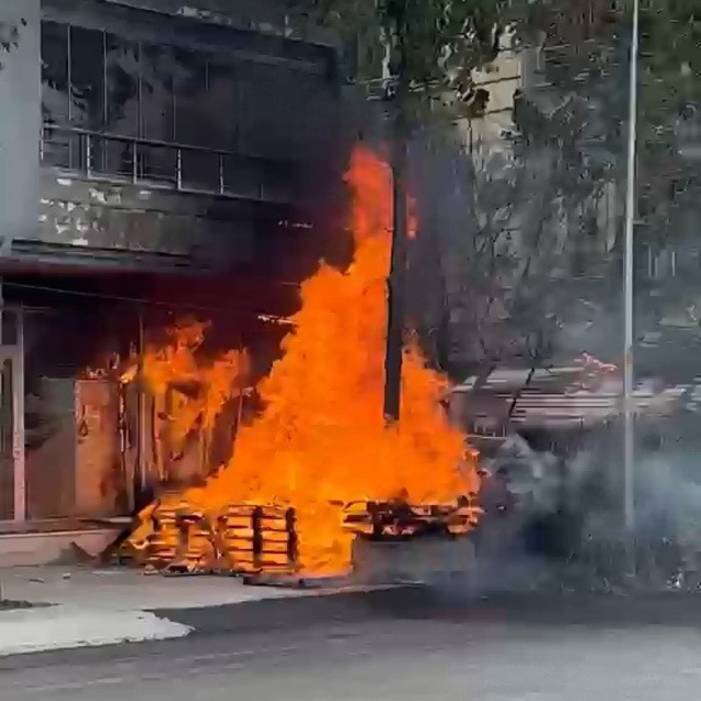 Yangında 5 kişi dumandan etkilendi