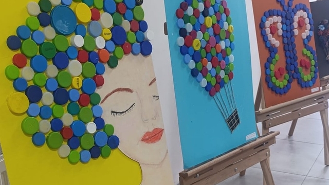 Atıkları sanat eserine dönüştürdüler
Öğrencilerin tasarımları büyük beğeni topladı