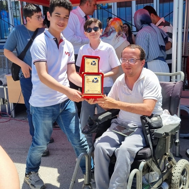 Eskişehir Mehmet Gedik Ortaokulu'nda 'mavi kapaklar' umuda dönüştü
Mavi kap...