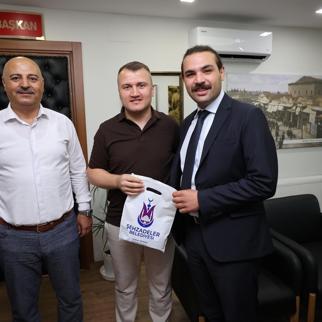 Şehzadeler Belediyesi'nden personele Babalar Günü jesti